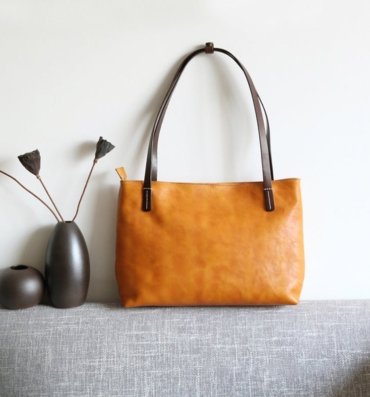 HandmadeVegetableTannedLeatherToteBagShoppingLeatherBagVintageWomanLeatherShoulderBagLargeWorkToteBag_1.jpg